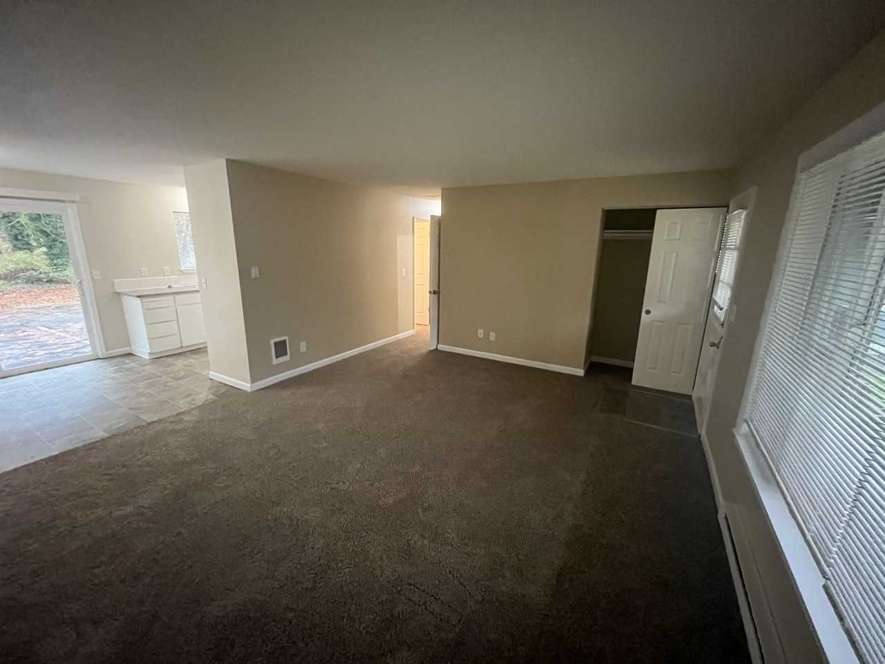 Riverside Manor - Photo 7 of 50