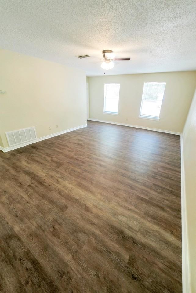 Tyler Duplexes - Photo 3 of 26