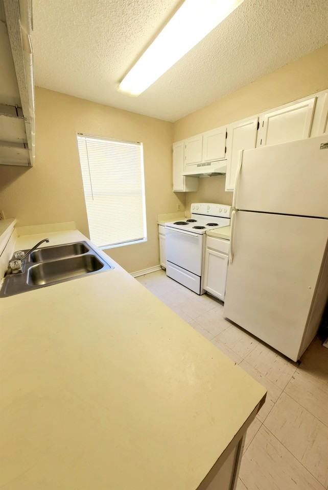 Tyler Duplexes - Photo 5 of 26