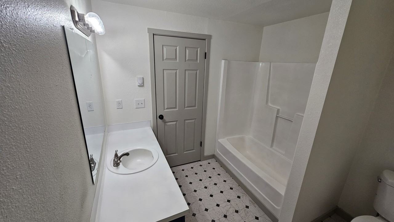 1005  Arthur St - Photo 2 of 20