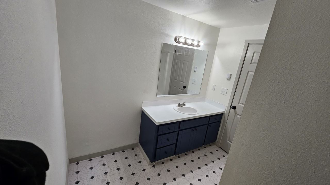 1005  Arthur St - Photo 7 of 20