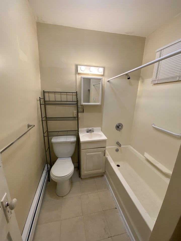 784-786 Capitol Avenue - Photo 7 of 8