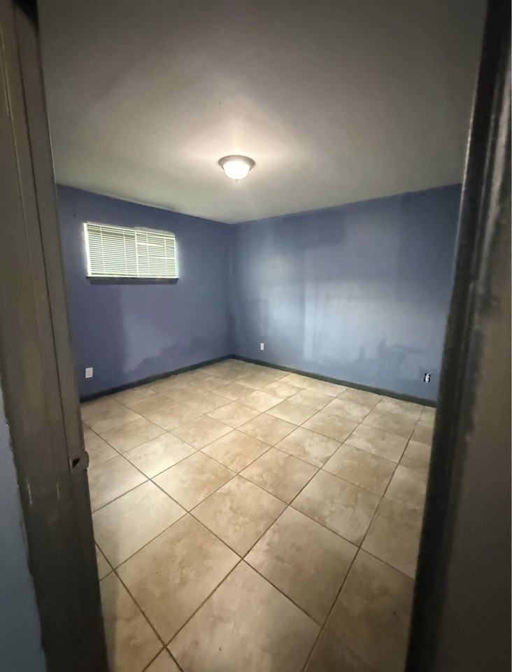 E Houston - Photo 3 of 17