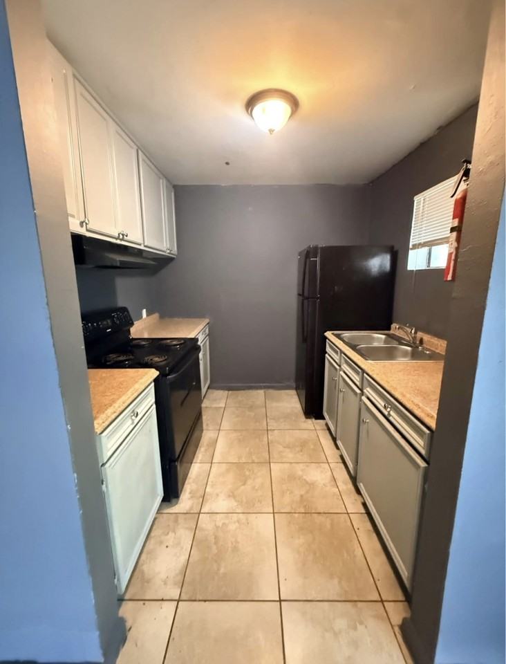 E Houston - Photo 4 of 17