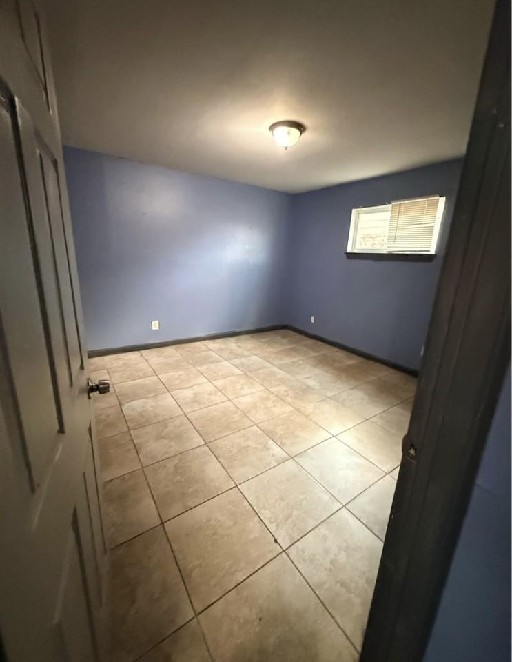 E Houston - Photo 6 of 17