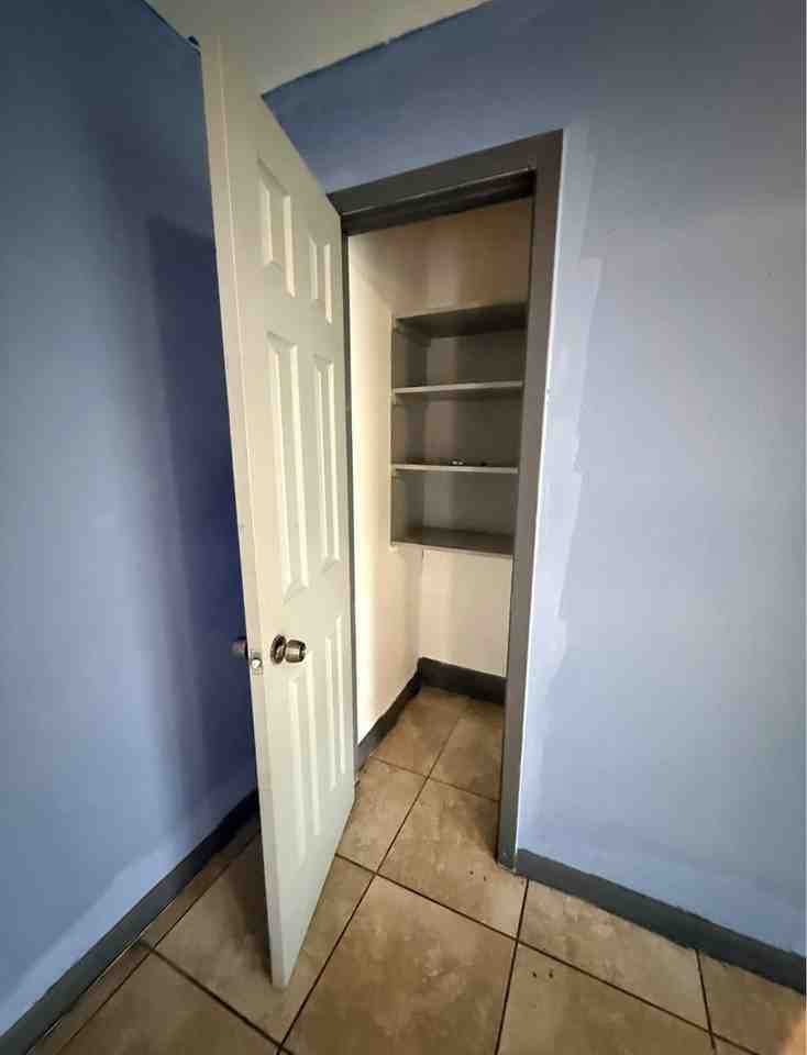 E Houston - Photo 7 of 17