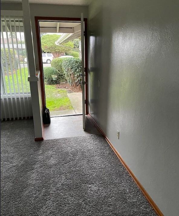 1885 - 1899 32nd Pl NE - Photo 4 of 15