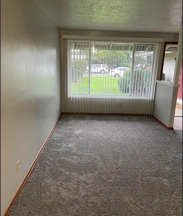 1885 - 1899 32nd Pl NE - Photo 5 of 15