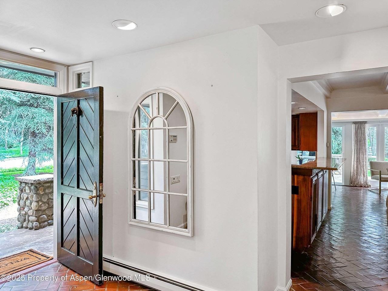 1425 Red Butte Drive - Photo 4 of 35