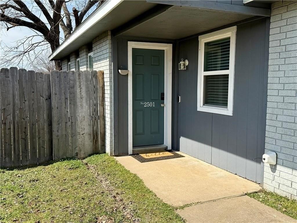 2501 Purdue Cir - Photo 4 of 36