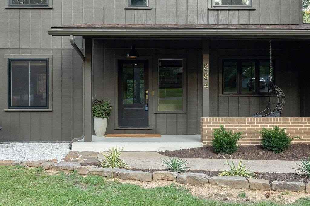 884 N Shrewsbury Ln - Photo 4 of 38