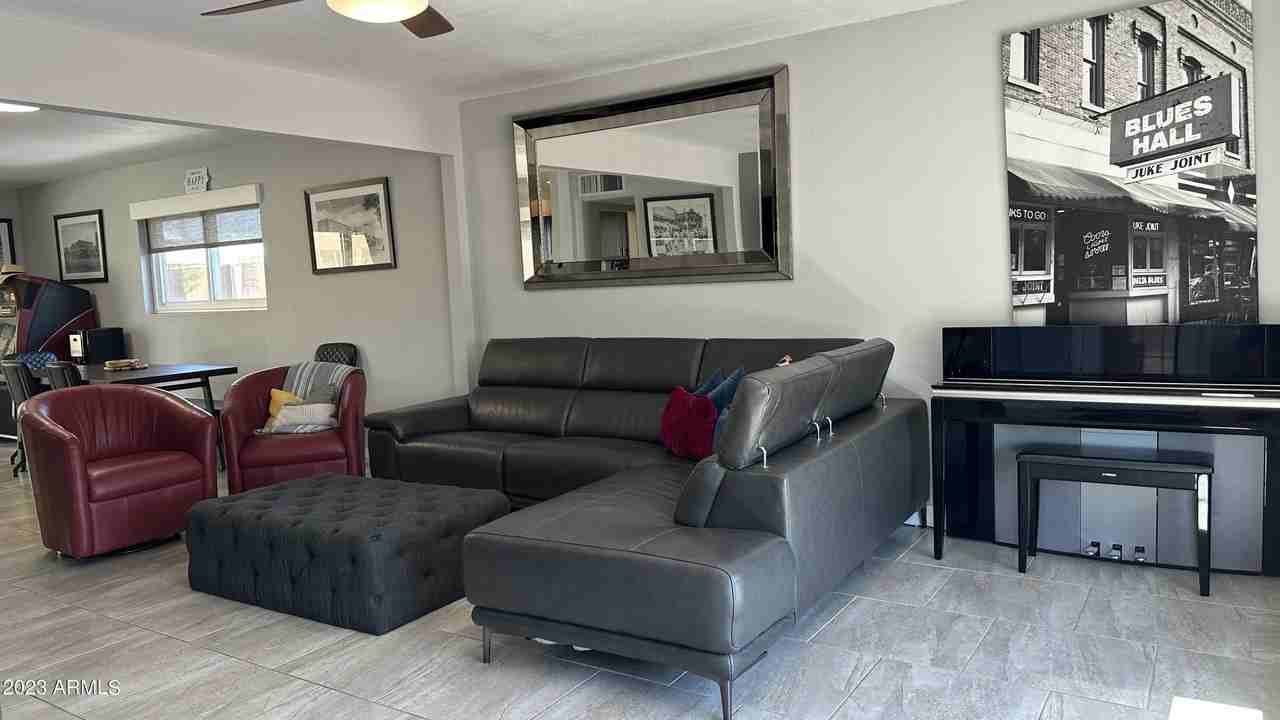 8240 East Turney Avenue - Photo 4 of 38