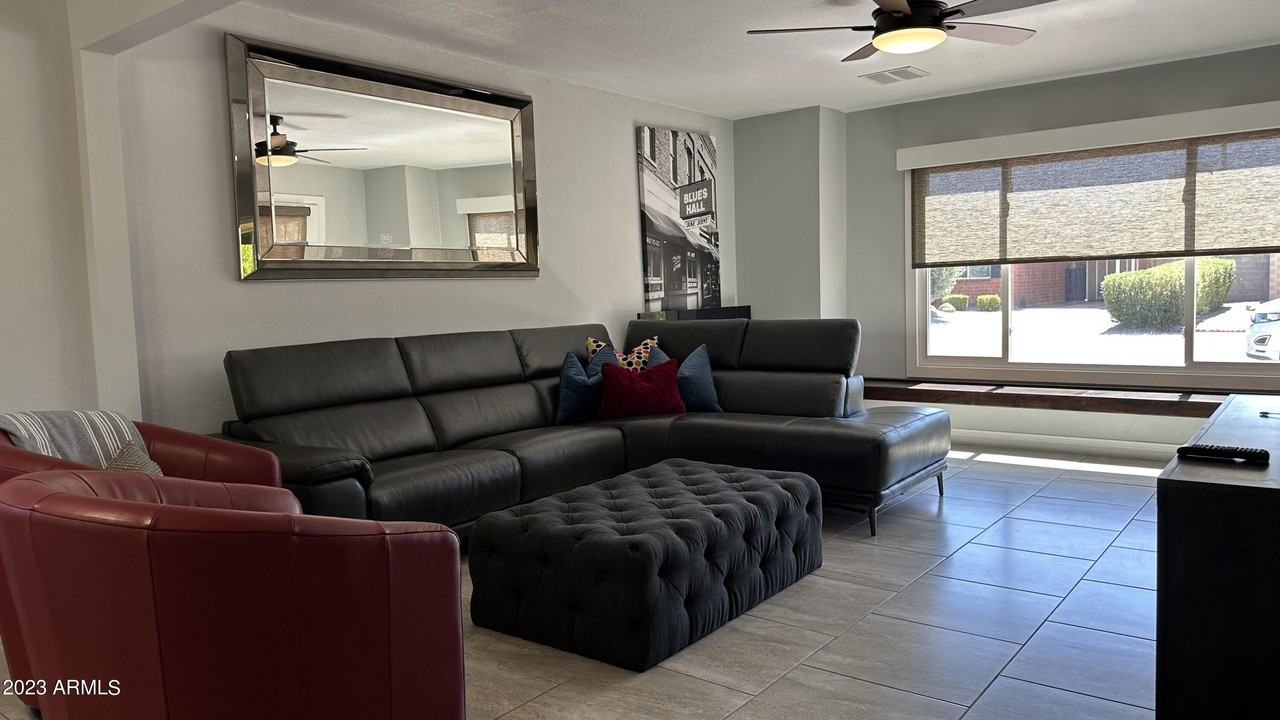 8240 East Turney Avenue - Photo 5 of 38