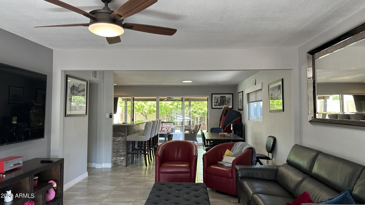 8240 East Turney Avenue - Photo 7 of 38