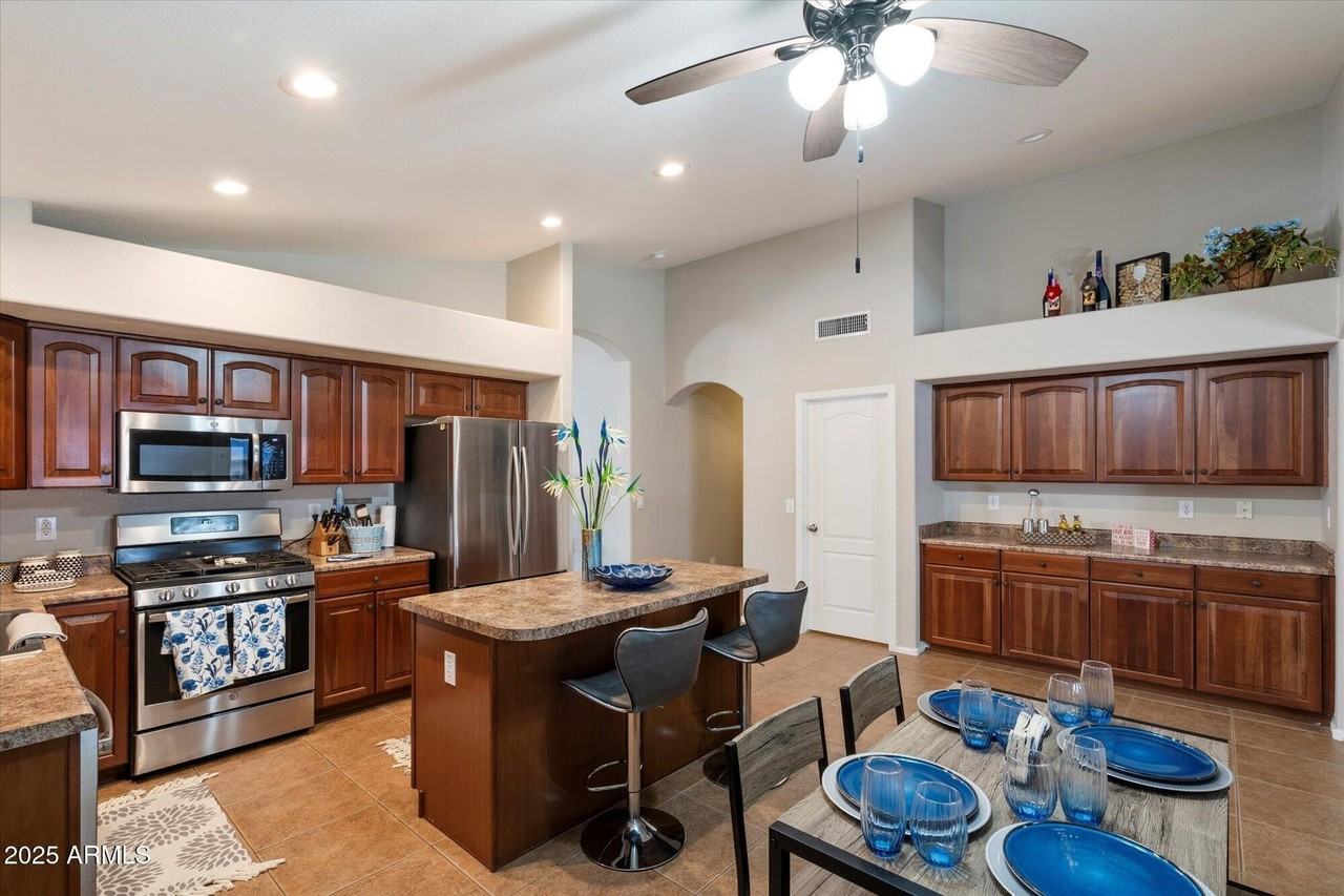 42187 West Chisholm Drive - Photo 3 of 32