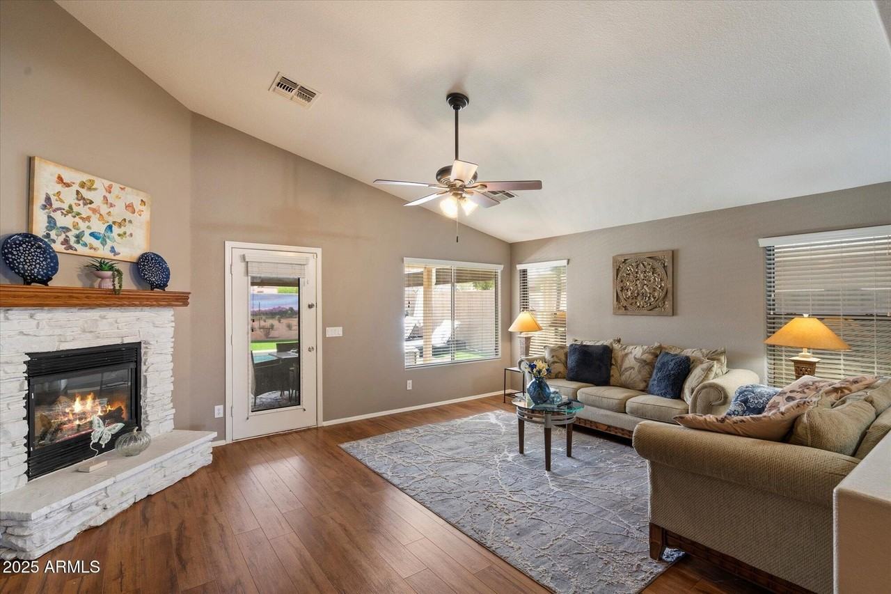 42187 West Chisholm Drive - Photo 4 of 32