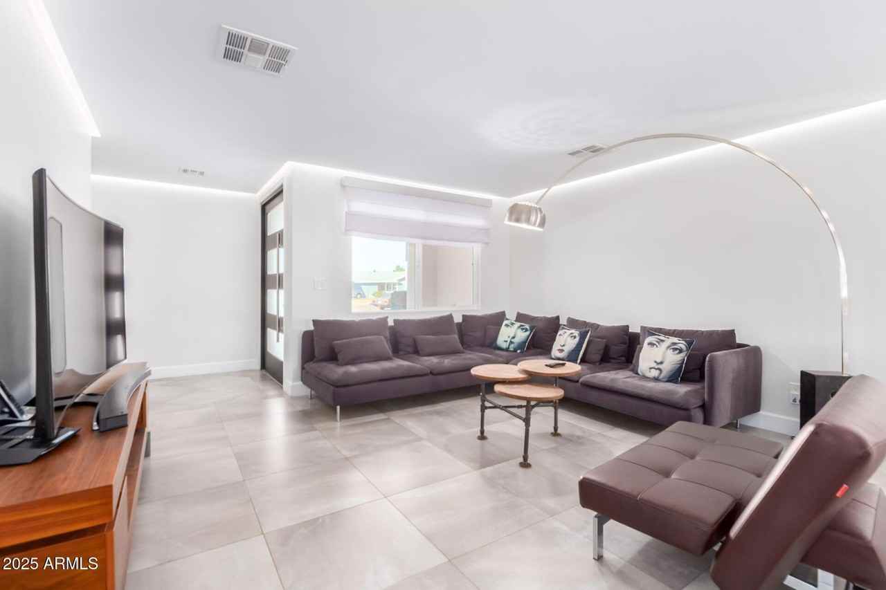 5129 Presidio Road - Photo 4 of 38