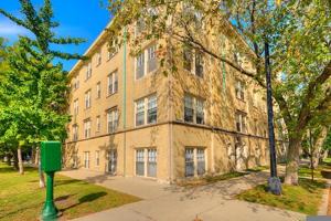 featured image of 1606 West Sunnyside Avenue