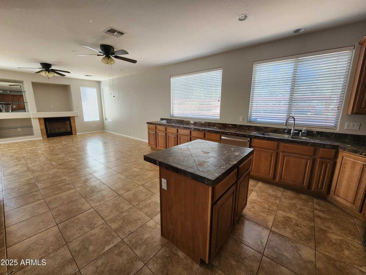 18805 E Mockingbird Dr - Photo 4 of 23