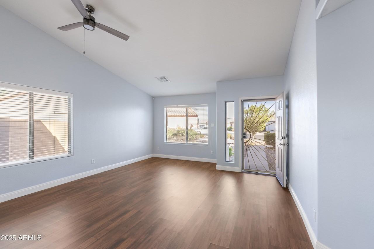 1422 S 230th Ave - Photo 4 of 26