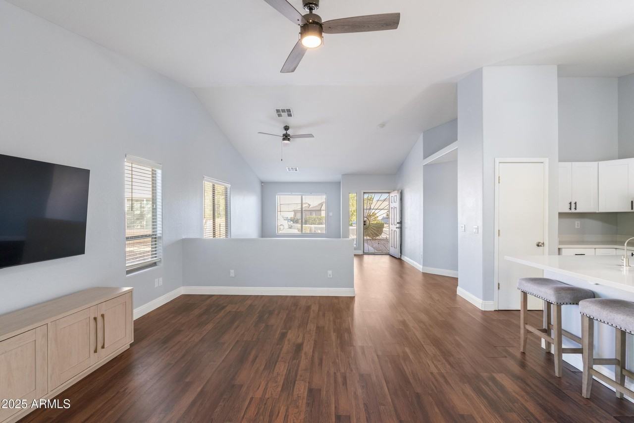 1422 S 230th Ave - Photo 5 of 26