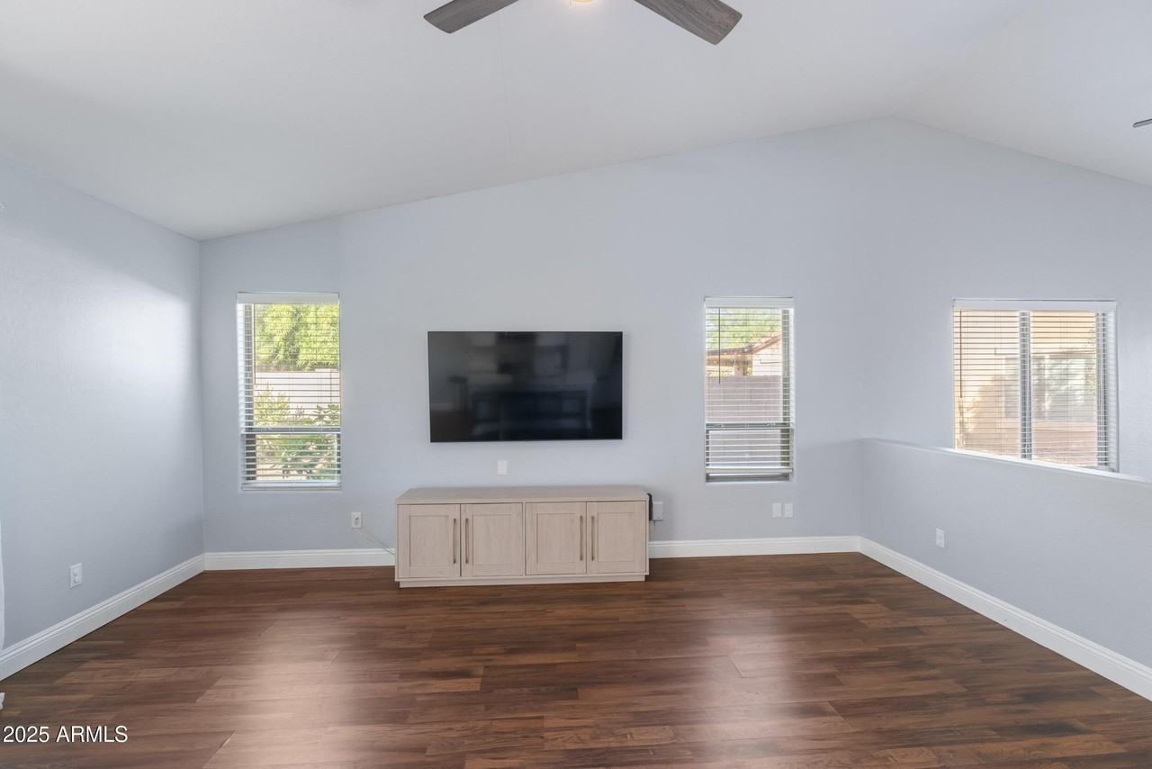 1422 S 230th Ave - Photo 6 of 26