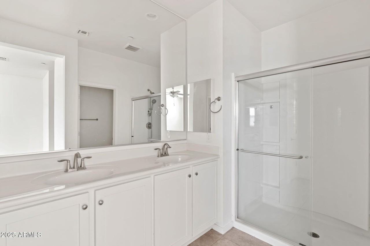 21451 W Palm Ln - Photo 4 of 20