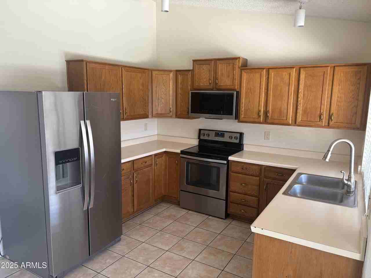 4661 West Whitten Street - Photo 6 of 17