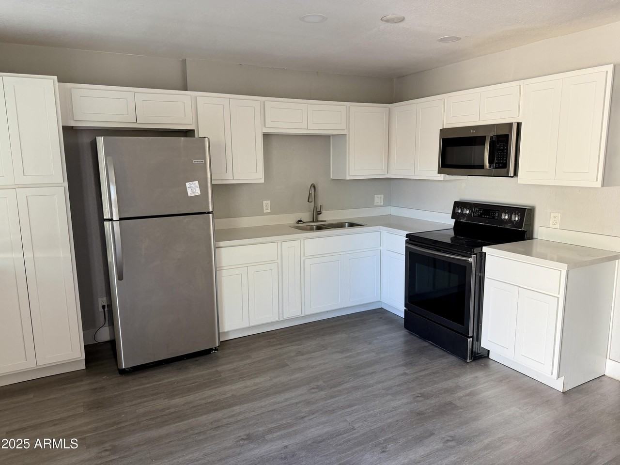 5027 North 16th Avenue #1 - Photo 4 of 9