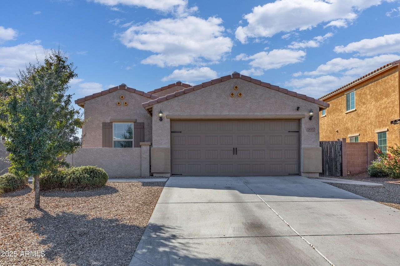 18557 West Pueblo Avenue - Photo 3 of 31