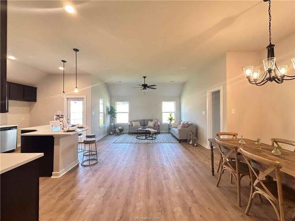 1935 Pinemont View Dr - Photo 2 of 21