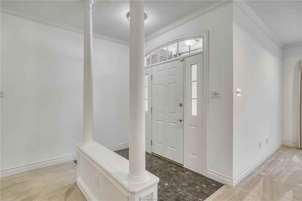 1402 Riverstone Ct - Photo 7 of 33