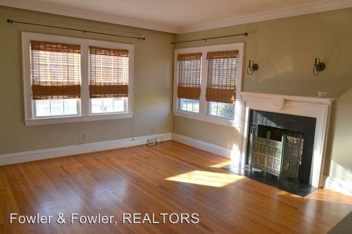 407 Colonial Dr - Photo 2 of 10