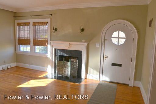 407 Colonial Dr - Photo 3 of 10