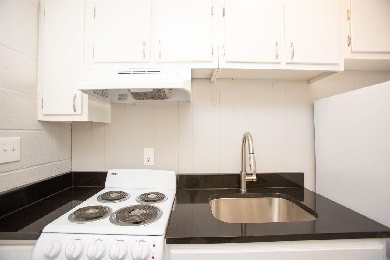 4704 Lynn Ln - Photo 4 of 15