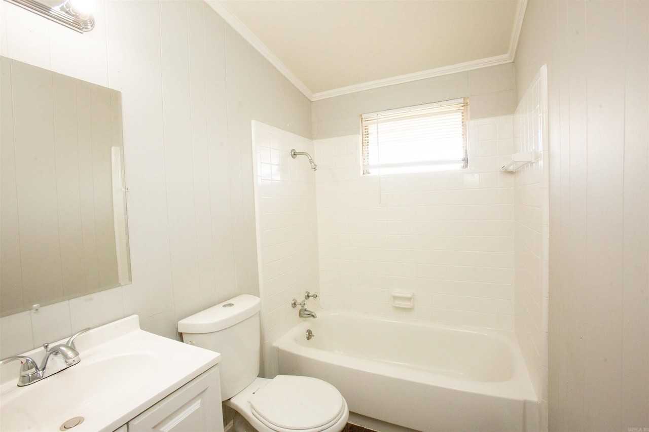 4704 Lynn Ln - Photo 7 of 15