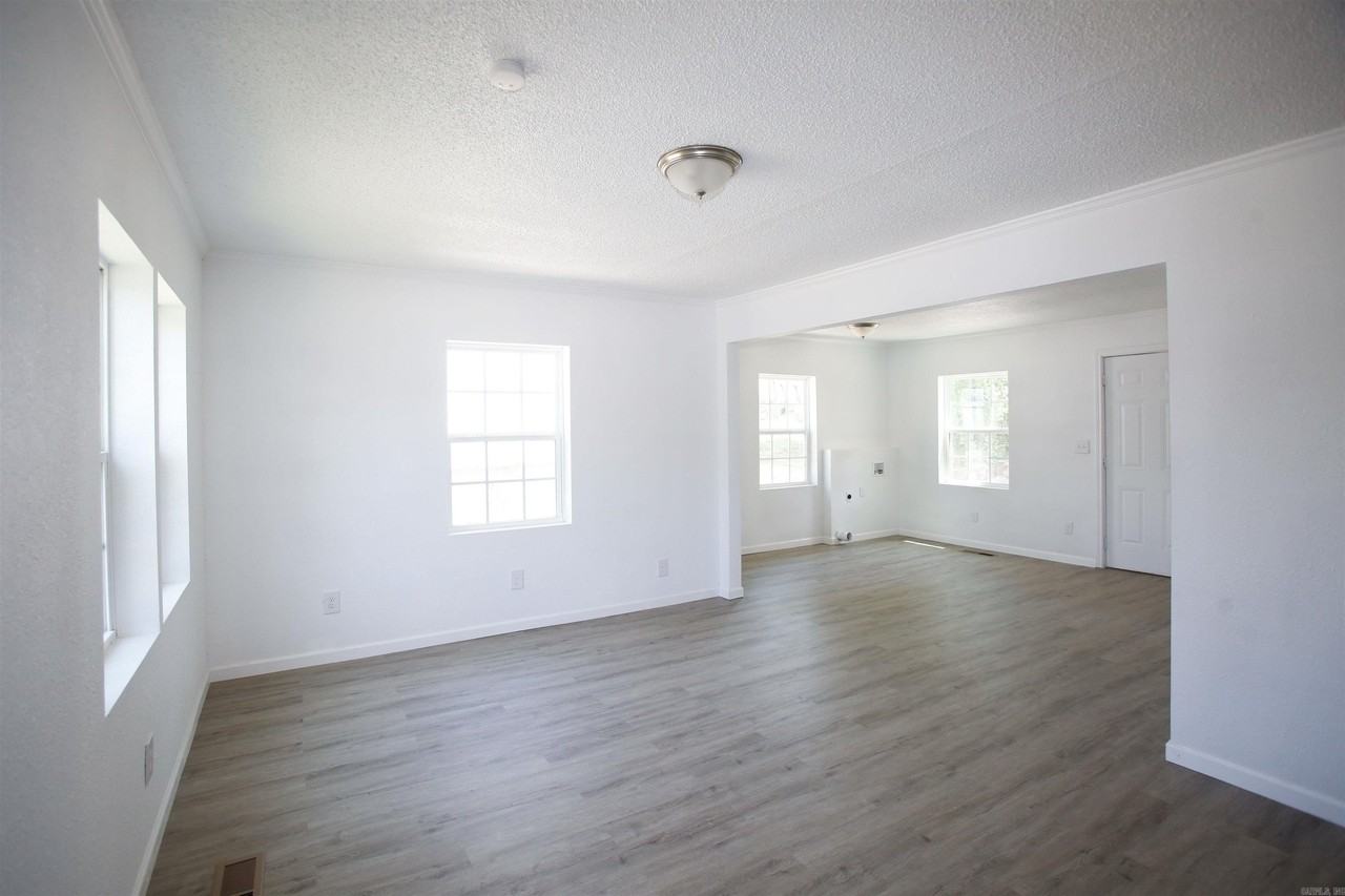 1506 W 35th St - Photo 2 of 10