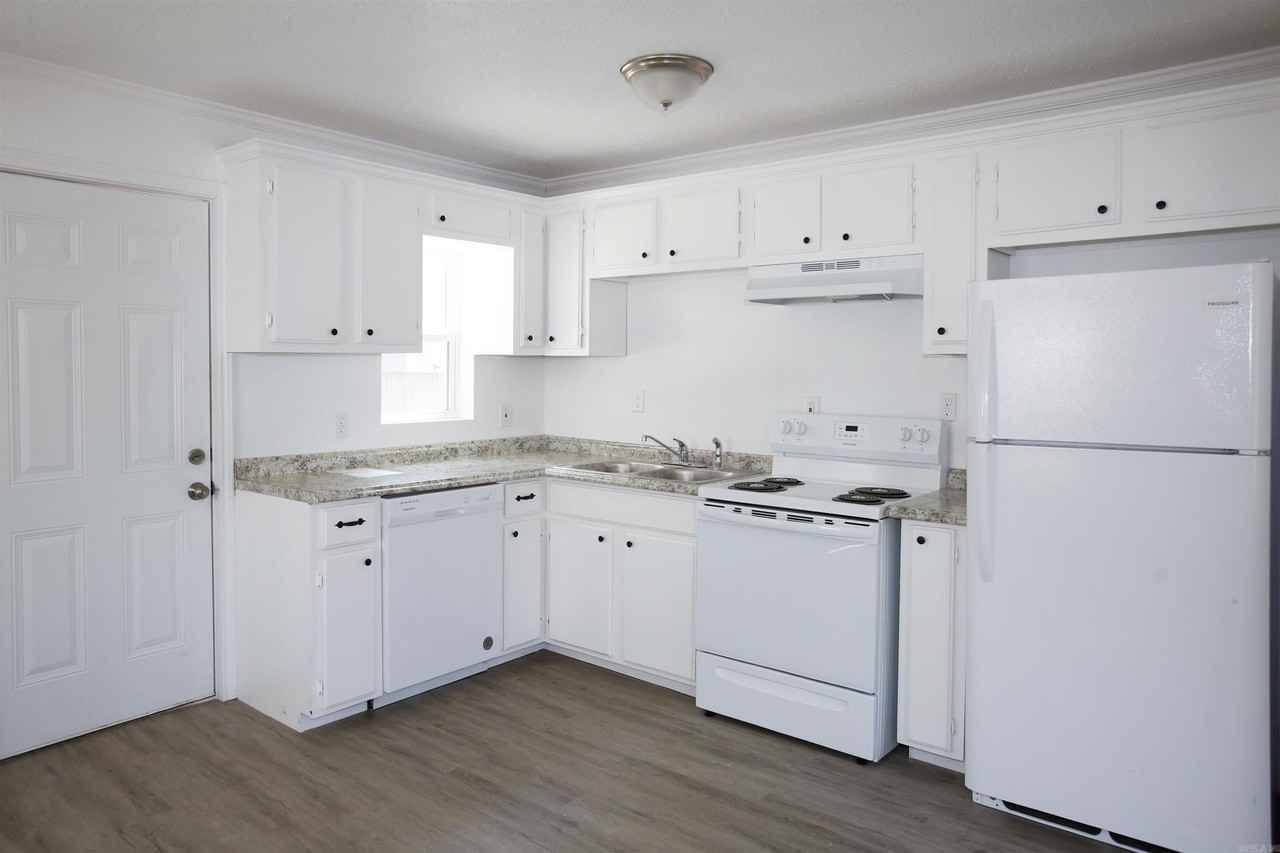 1506 W 35th St - Photo 3 of 10