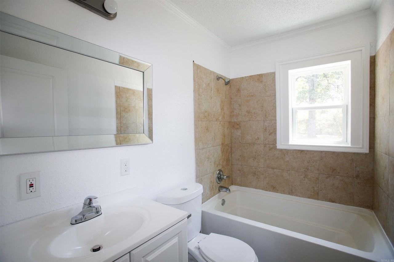 1506 W 35th St - Photo 5 of 10