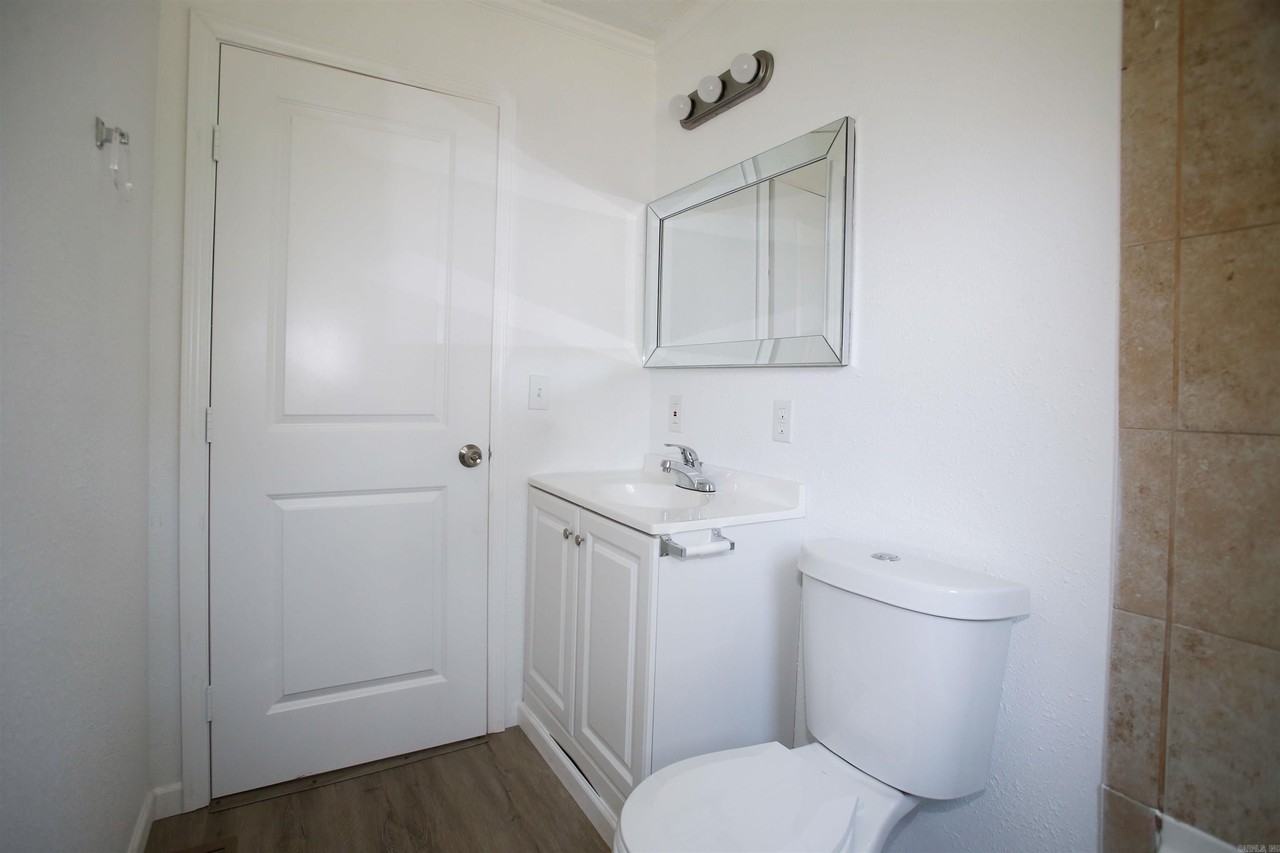 1506 W 35th St - Photo 6 of 10