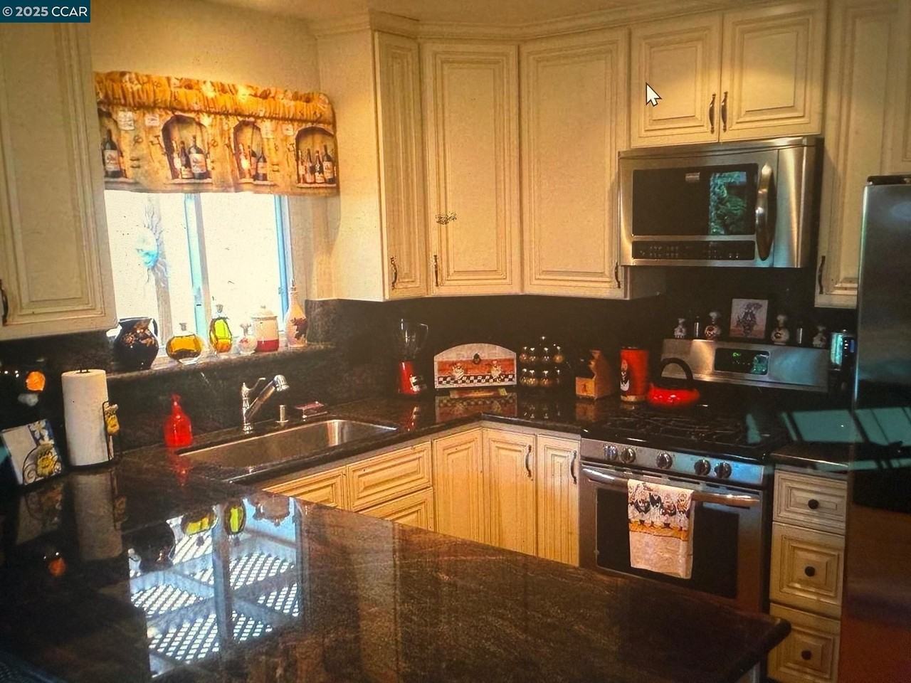 1241 Brookview Dr - Photo 5 of 9