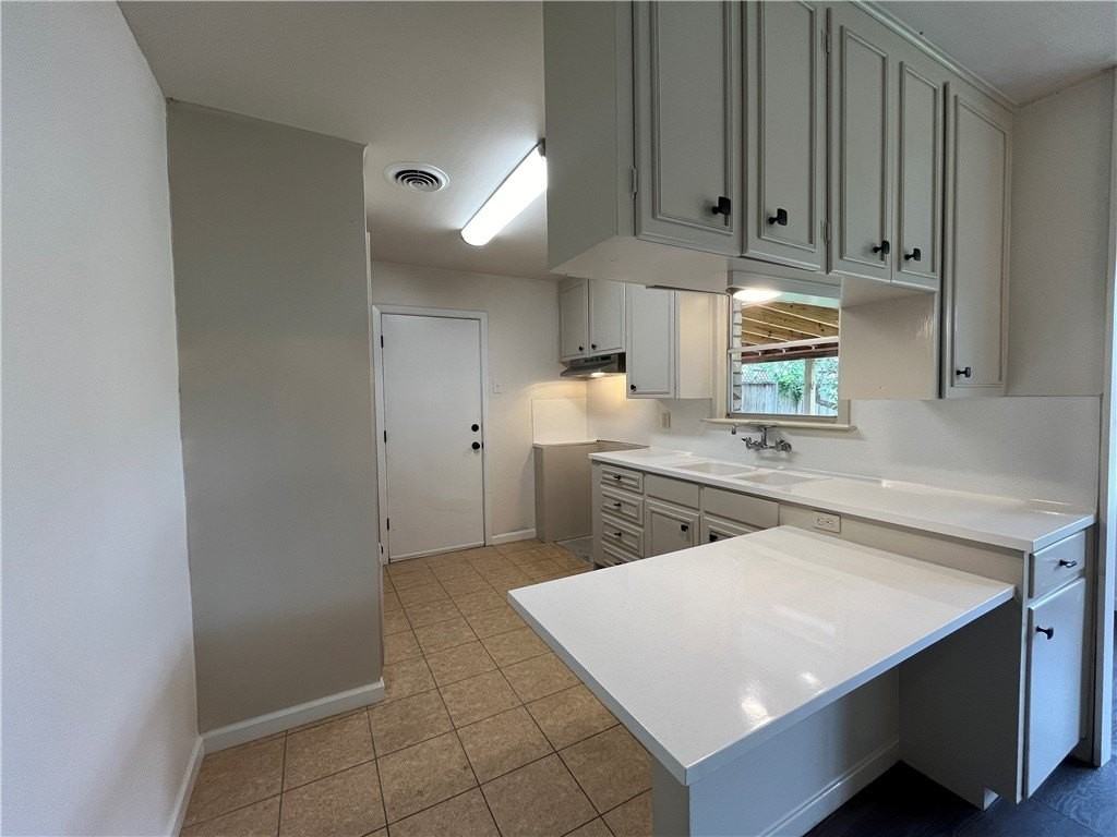 4818 Trinity Dr - Photo 4 of 11