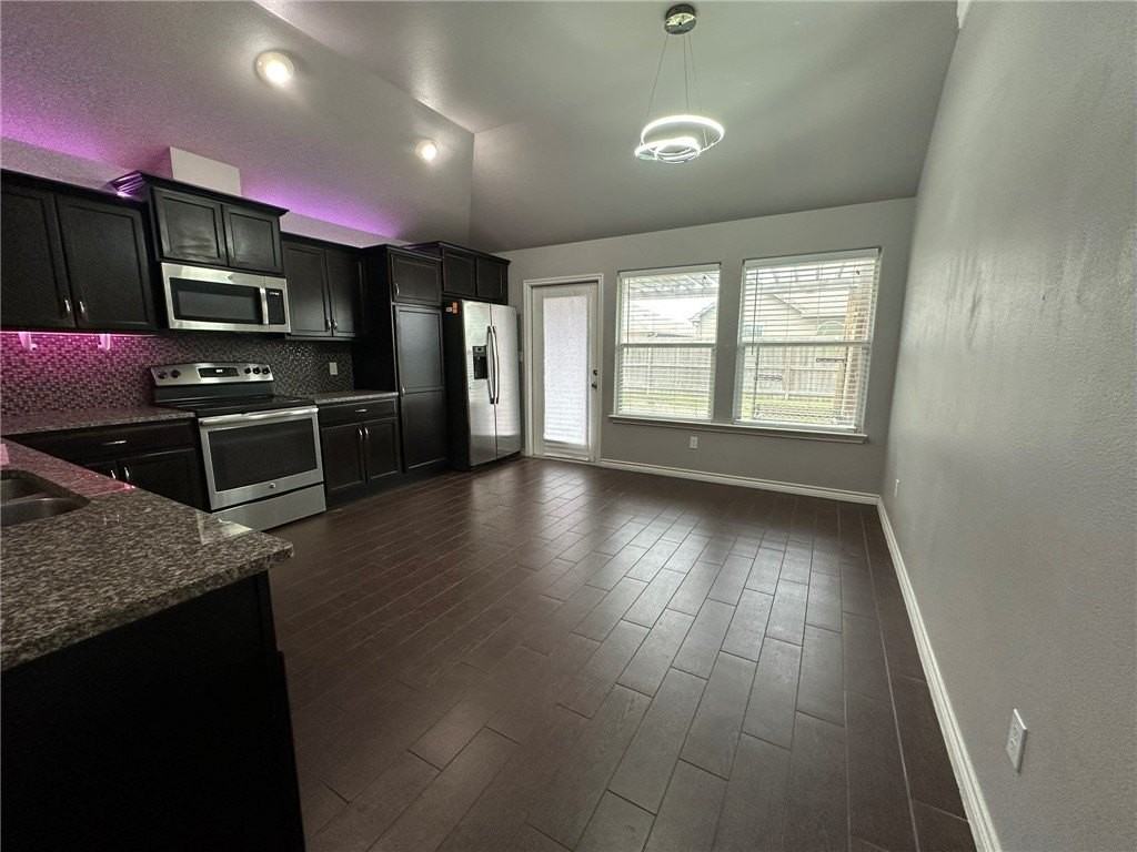 2217 Mangrove Dr - Photo 2 of 28