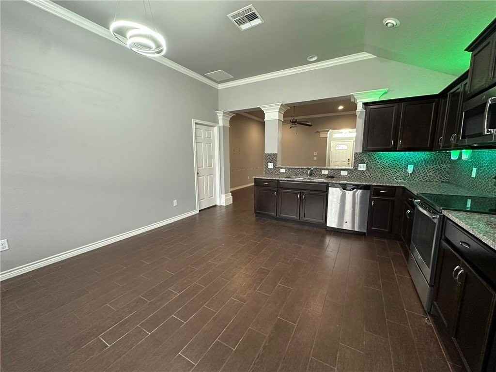 2217 Mangrove Dr - Photo 5 of 28