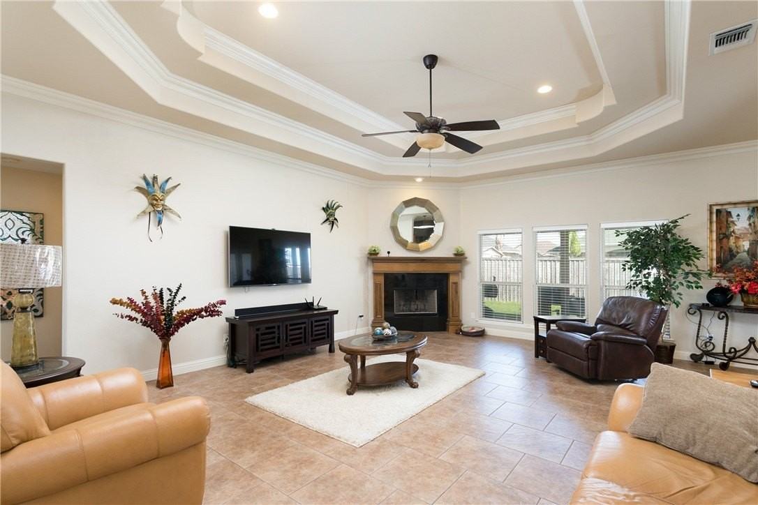 3926 Elvis Drive - Photo 5 of 24