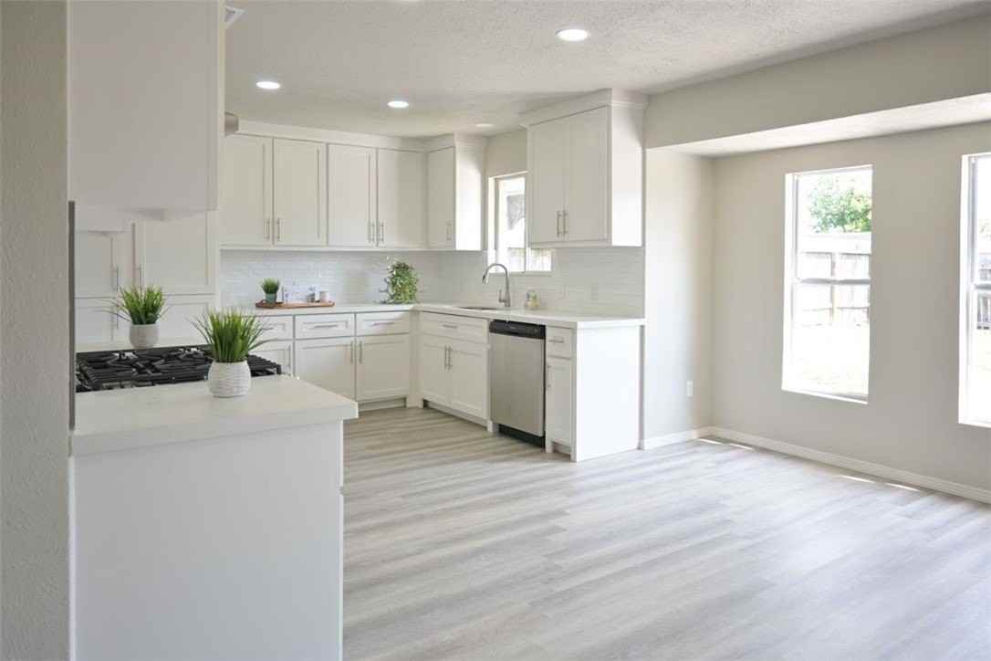 5210 Honeysuckle Ln - Photo 5 of 25