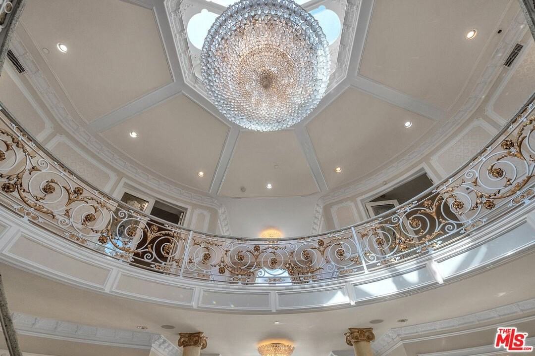 11244 Briarcliff Ln - Photo 3 of 50