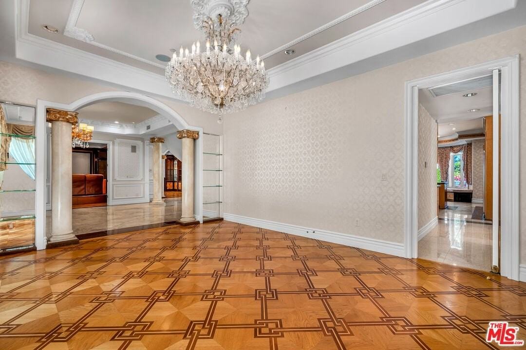 11244 Briarcliff Ln - Photo 7 of 50