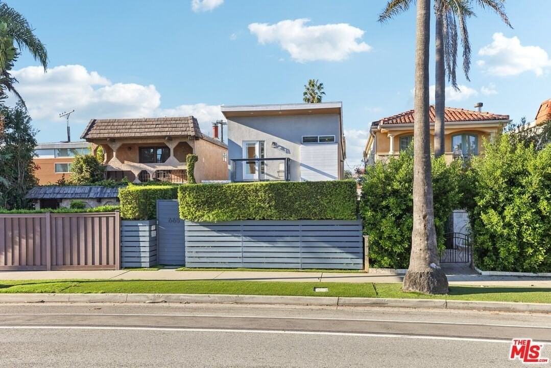 665 Washington Boulevard - Photo 2 of 44