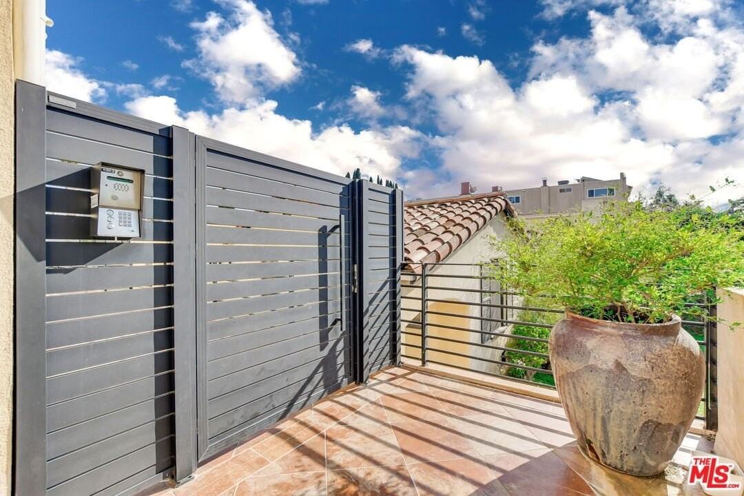 918 S Wooster St Apt 1 #1 - Photo 2 of 39